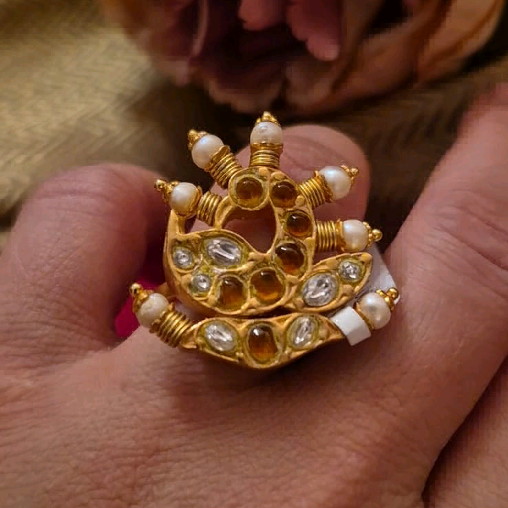 MaYuRa Kundan Finger Ring